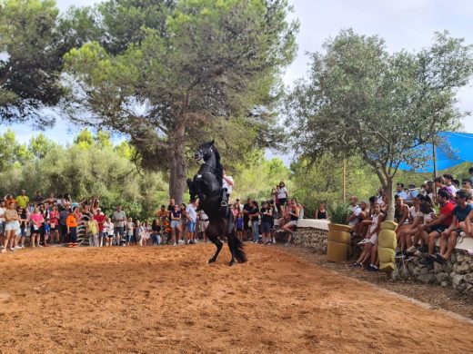 (Fotos) Binixems permite intuir las fiestas de Sant Llorenç