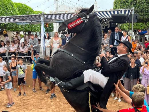 (FOTOS) Sant Lluís celebra un jaleo exprés bajo la lluvia
