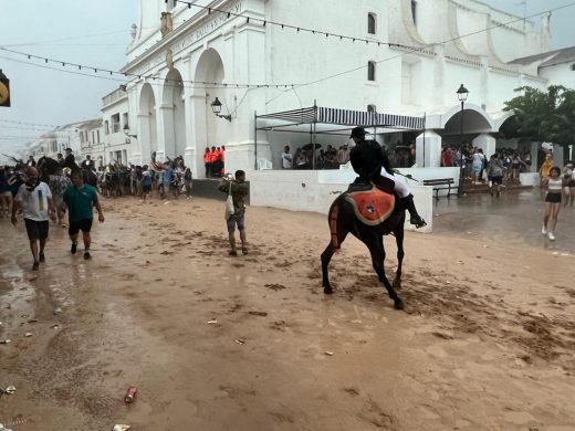 (FOTOS Y VIDEO) Sant Lluís da por concluido el jaleo a la estampida