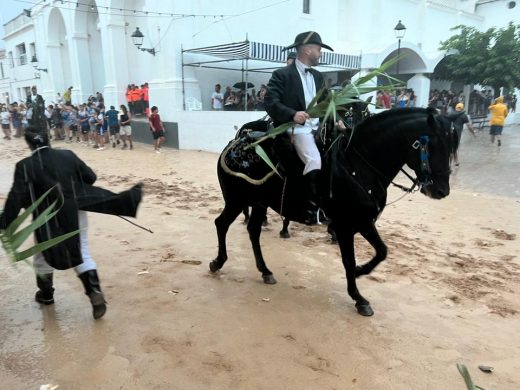 (FOTOS Y VIDEO) Sant Lluís da por concluido el jaleo a la estampida