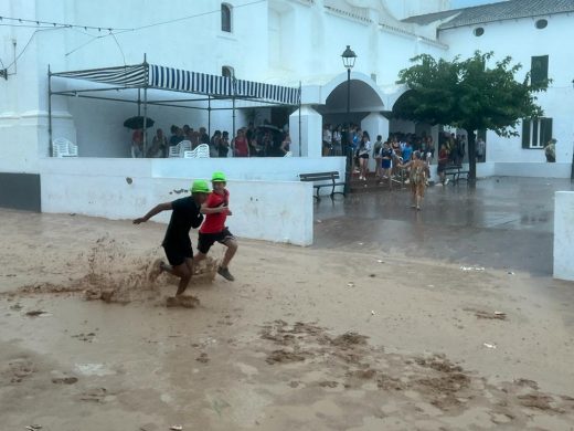 (FOTOS Y VIDEO) Sant Lluís da por concluido el jaleo a la estampida