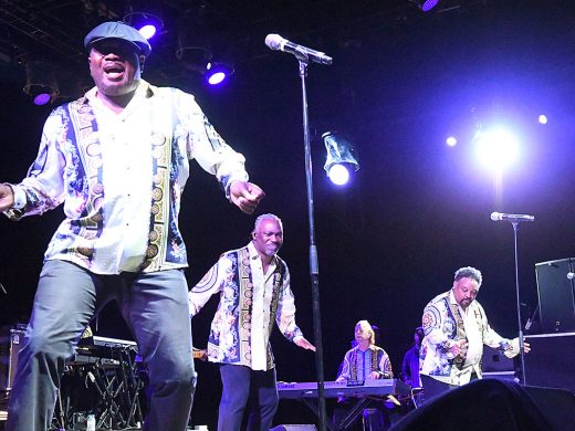 (Fotos y vídeo) Earth, Wind & Fire, 13 de buen rollo