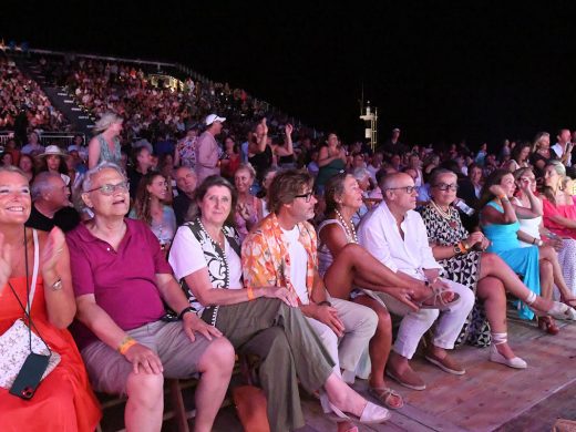 (Fotos y vídeo) Earth, Wind & Fire, 13 de buen rollo