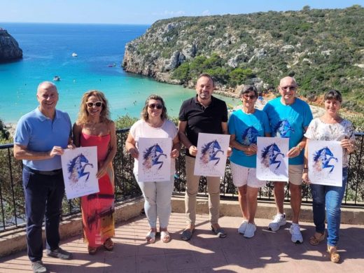 El alcalde de Alaior, José Luis Benejam, junto a miembros del Ajuntament y la Asociación de Vecinos, presentan las festividades que se celebrarán del 15 al 17 de septiembre.