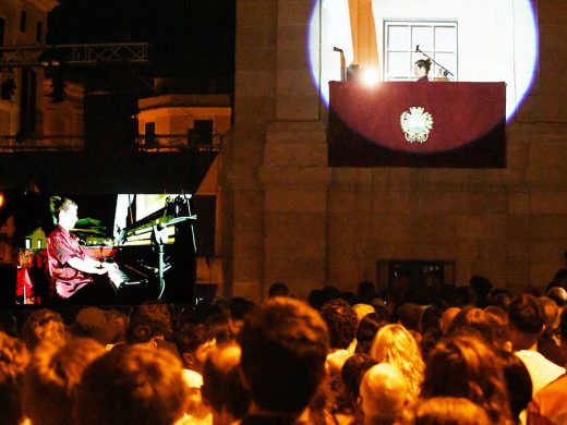 (Fotos y Vídeo) La música y las palabras de Marco Mezquida inauguran las festividades de Maó