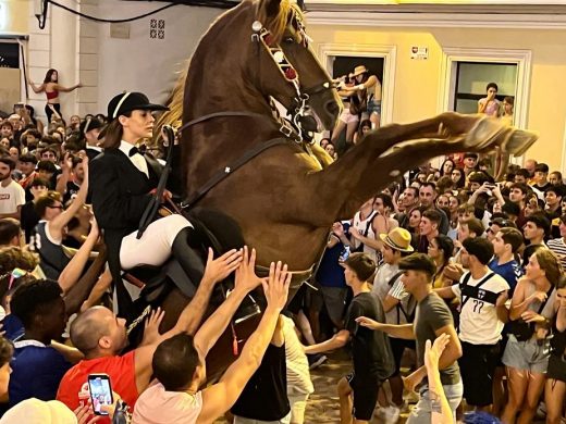 (Fotos) El espíritu festivo de Maó se desborda con el jaleo