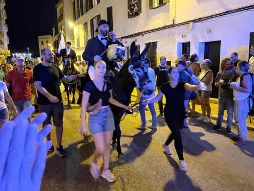 (Fotos) El espíritu festivo de Maó se desborda con el jaleo