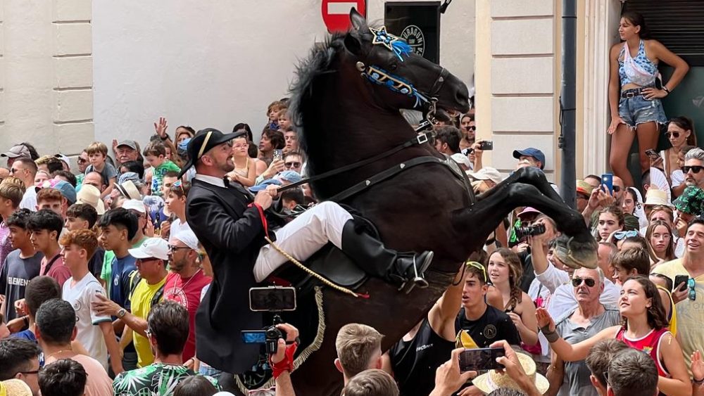 Maó se une en celebración.