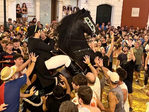 (Fotos) El espíritu festivo de Maó se desborda con el jaleo