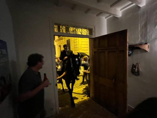 (Fotos y Vídeo) Caixers y sus caballos son invitados a una casa de Maó