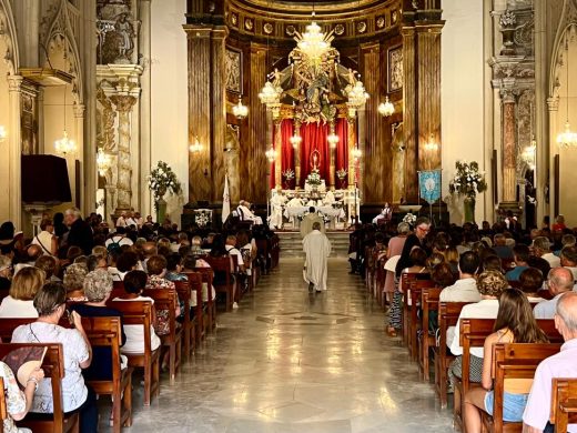 (Fotos y Vídeo) Misa de ‘caixers’ en la Iglesia de Santa María