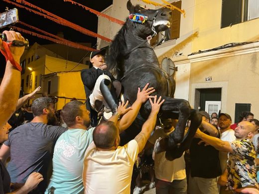 (Fotos) El espíritu festivo de Maó se desborda con el jaleo