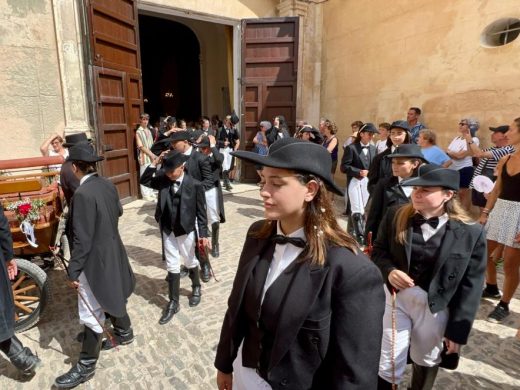 (Fotos y Vídeo) Misa de ‘caixers’ en la Iglesia de Santa María