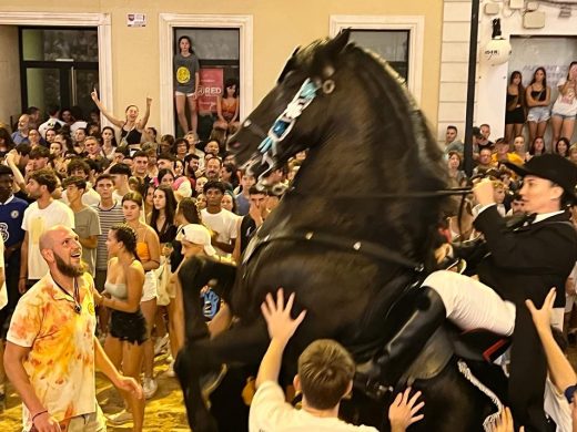 (Fotos) El espíritu festivo de Maó se desborda con el jaleo