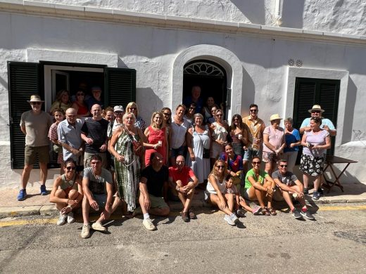 (Fotos y Vídeos) Jaleo de Gràcia: Maó vibra al ritmo de la tradición