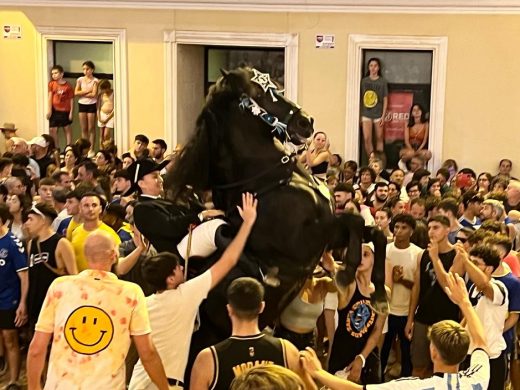 (Fotos) El espíritu festivo de Maó se desborda con el jaleo