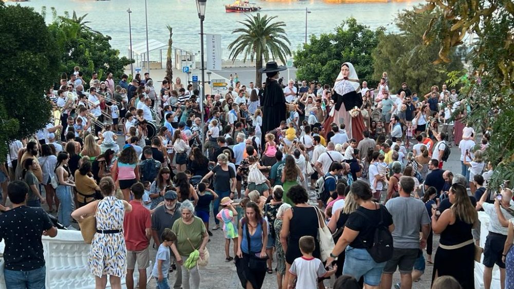 Fiesta en el puerto.