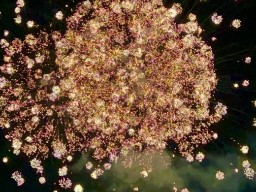 (Fotos y vídeo) Fuegos artificiales para despedir una gran fiesta