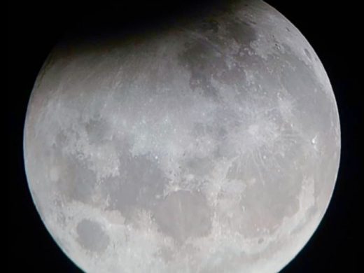 Espectacular eclipse parcial de luna visto desde Ciutadella