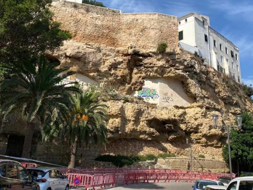 (Fotos) Cierran parte del Parc Rochina por un desprendimiento de piedras