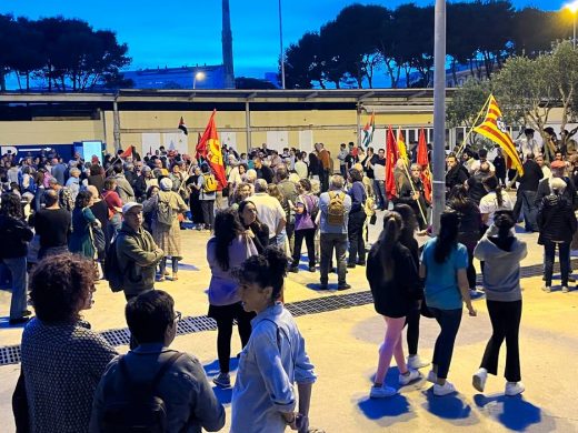 (Fotos) Más de 500 personas protestan en Maó contra el “genocidio” en Gaza