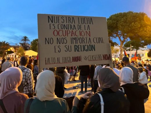 (Fotos) Más de 500 personas protestan en Maó contra el “genocidio” en Gaza