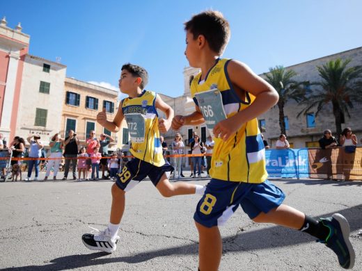 (Fotos) Pallicer y Pujades imponen su ley en las calles de Ciutadella