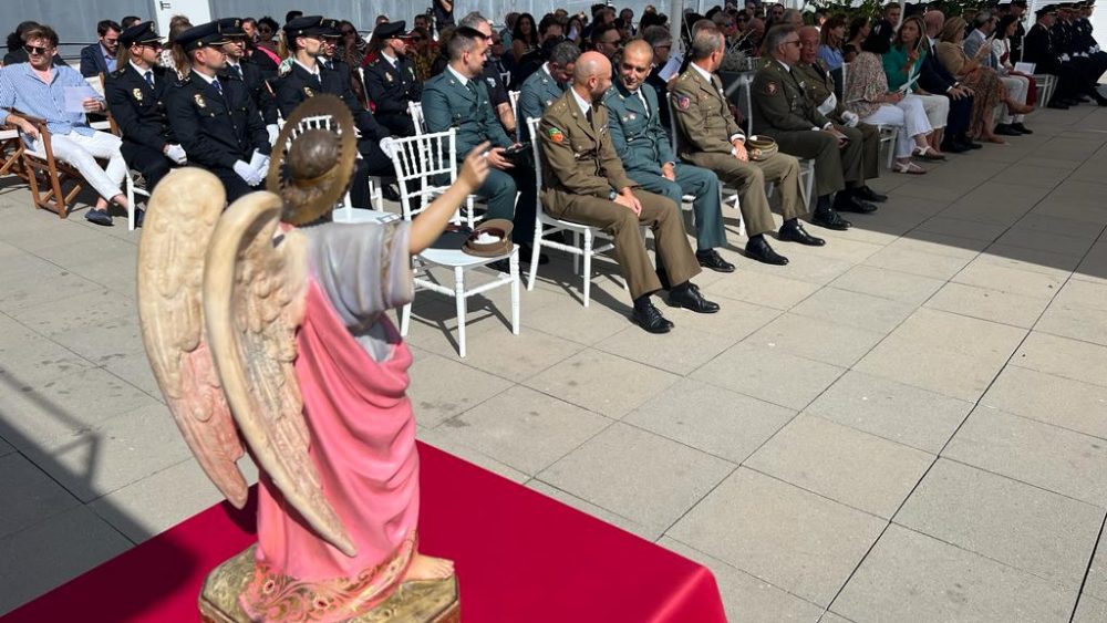 Maó acoge la celebración del patrón de la Policía Nacional con condecoraciones y homenajes.