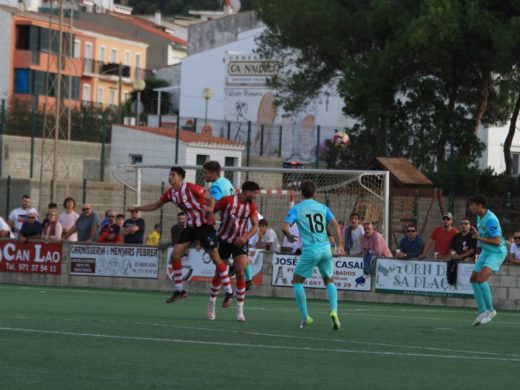 (Fotos) Dos goles de Luis Montiel sentencian al Mercadal ante el Mallorca