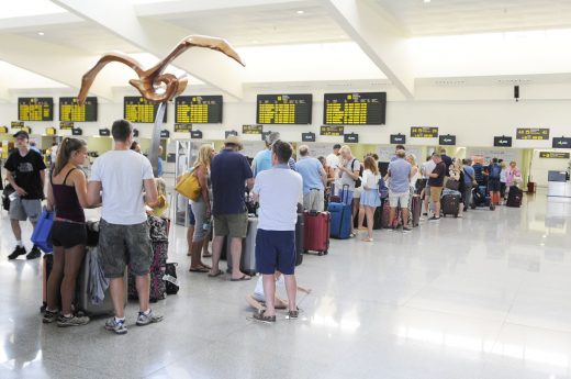 El sábado será el día con más tráfico aeroportuario en Menorca