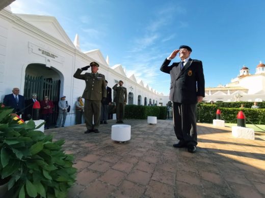 (Fotos) Homenaje en Maó a los militares caídos