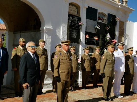 (Fotos) Homenaje en Maó a los militares caídos