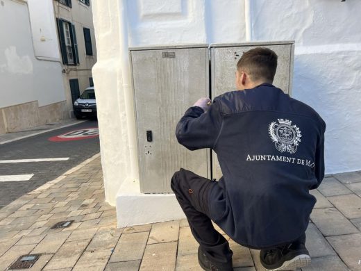 (Fotos) Continúa la iniciativa “Cuidam Maó. Feim barri” con una intervención en Tanques del Carme