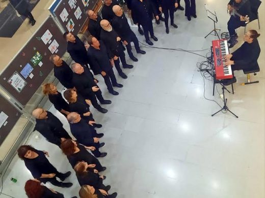 (Fotos) Concierto del Coro de Gospel Menorca y concurso de dibujo en el Hospital Mateu Orfila