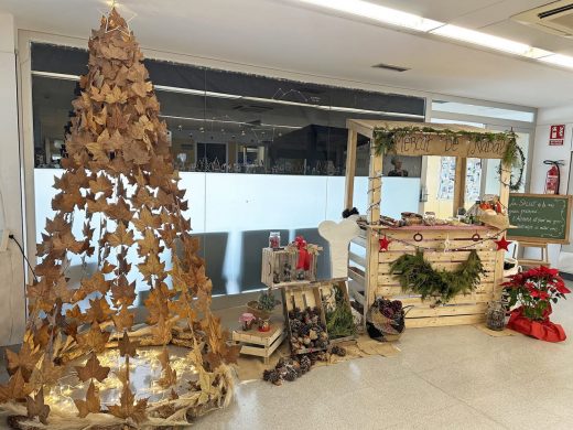 (Fotos) El Área de Salud de Menorca se llena de espíritu navideño con un concurso de decoración