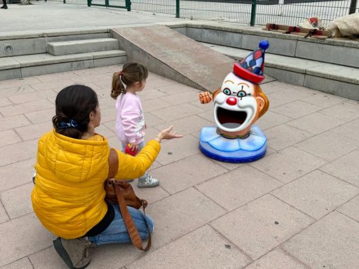 (Fotos) ‘Matinal infantil’ en la Plaça Pare Camps de Es Mercadal