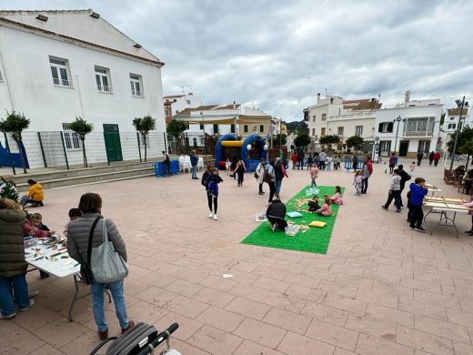 (Fotos) ‘Matinal infantil’ en la Plaça Pare Camps de Es Mercadal