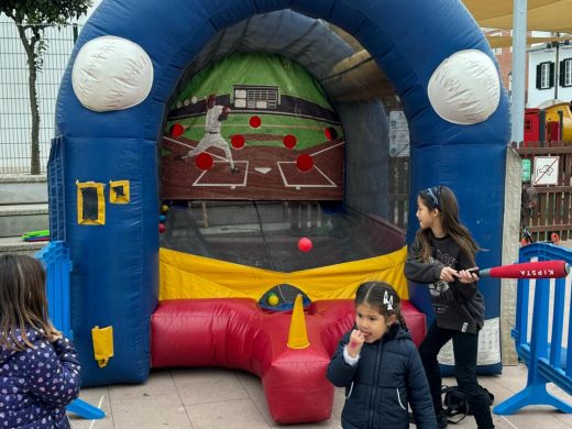 (Fotos) ‘Matinal infantil’ en la Plaça Pare Camps de Es Mercadal