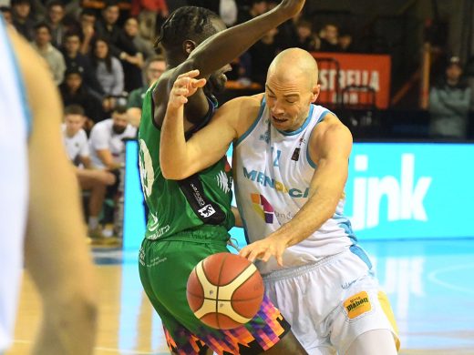 (Fotos) Hannah y Stevic lideran una victoria de valor doble ante el Cáceres (86-67)