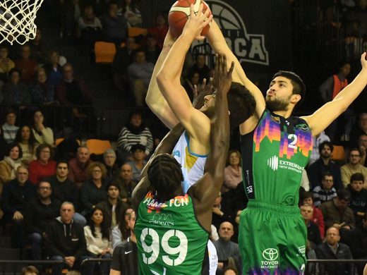 (Fotos) Hannah y Stevic lideran una victoria de valor doble ante el Cáceres (86-67)