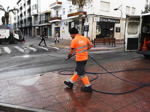 (Fotos) Mejoras en la avenida Menorca: el Ajuntament de Maó refuerza la limpieza y el mantenimiento