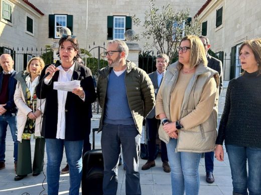 El PP Menorca se manifiesta en Maó en contra de la amnistía