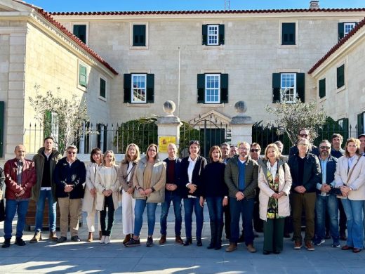 El PP Menorca se manifiesta en Maó en contra de la amnistía