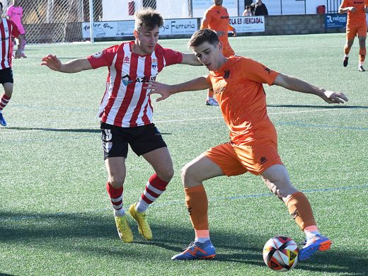 (Fotos) Un tempranero gol de Marc Esteve sentencia al Mercadal ante el Platges de Calvià (0-1)