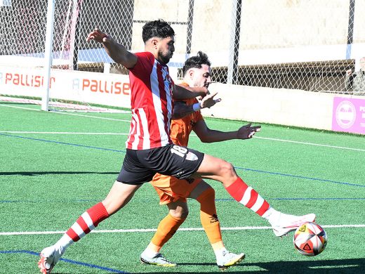 (Fotos) Un tempranero gol de Marc Esteve sentencia al Mercadal ante el Platges de Calvià (0-1)