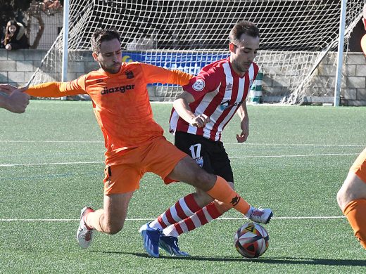 (Fotos) Un tempranero gol de Marc Esteve sentencia al Mercadal ante el Platges de Calvià (0-1)