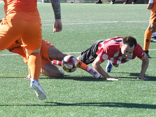 (Fotos) Un tempranero gol de Marc Esteve sentencia al Mercadal ante el Platges de Calvià (0-1)