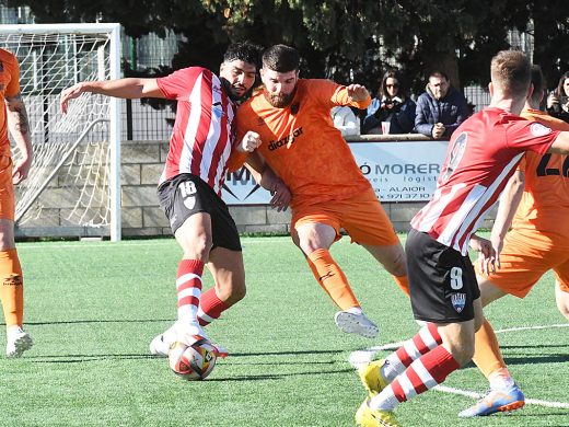 (Fotos) Un tempranero gol de Marc Esteve sentencia al Mercadal ante el Platges de Calvià (0-1)