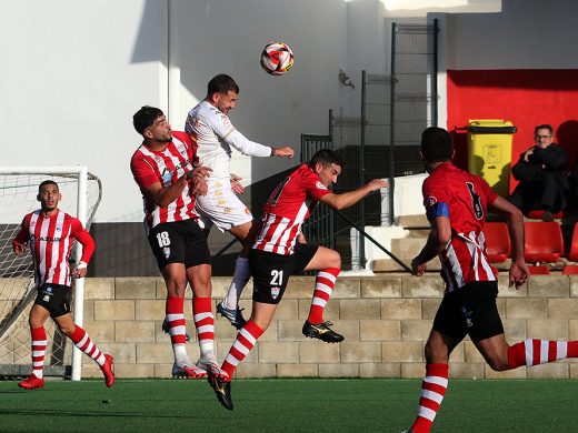 (Fotos) Un mal primer tiempo deja KO al Mercadal (0-2)