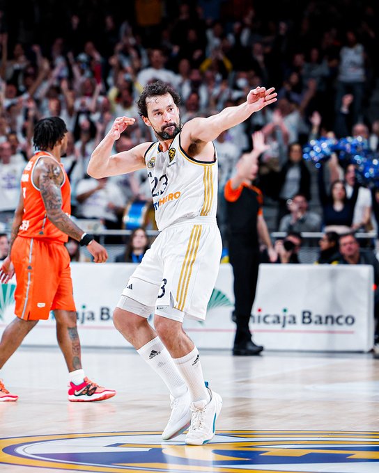 Llull, tras anotar un triple ante el Valencia.